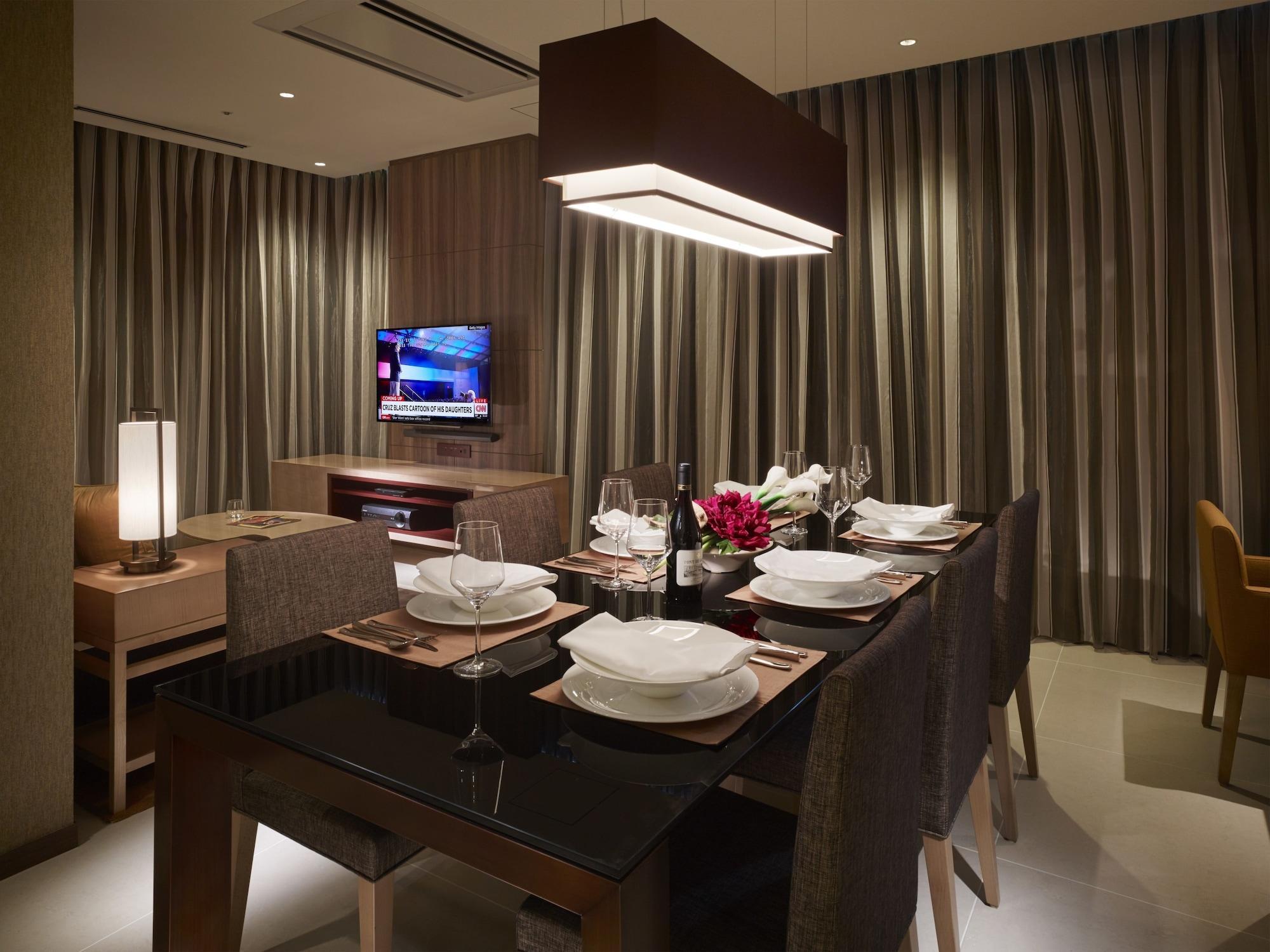 Hotel Oakwood Premier Tokio Exterior foto A dining room in a hotel suite