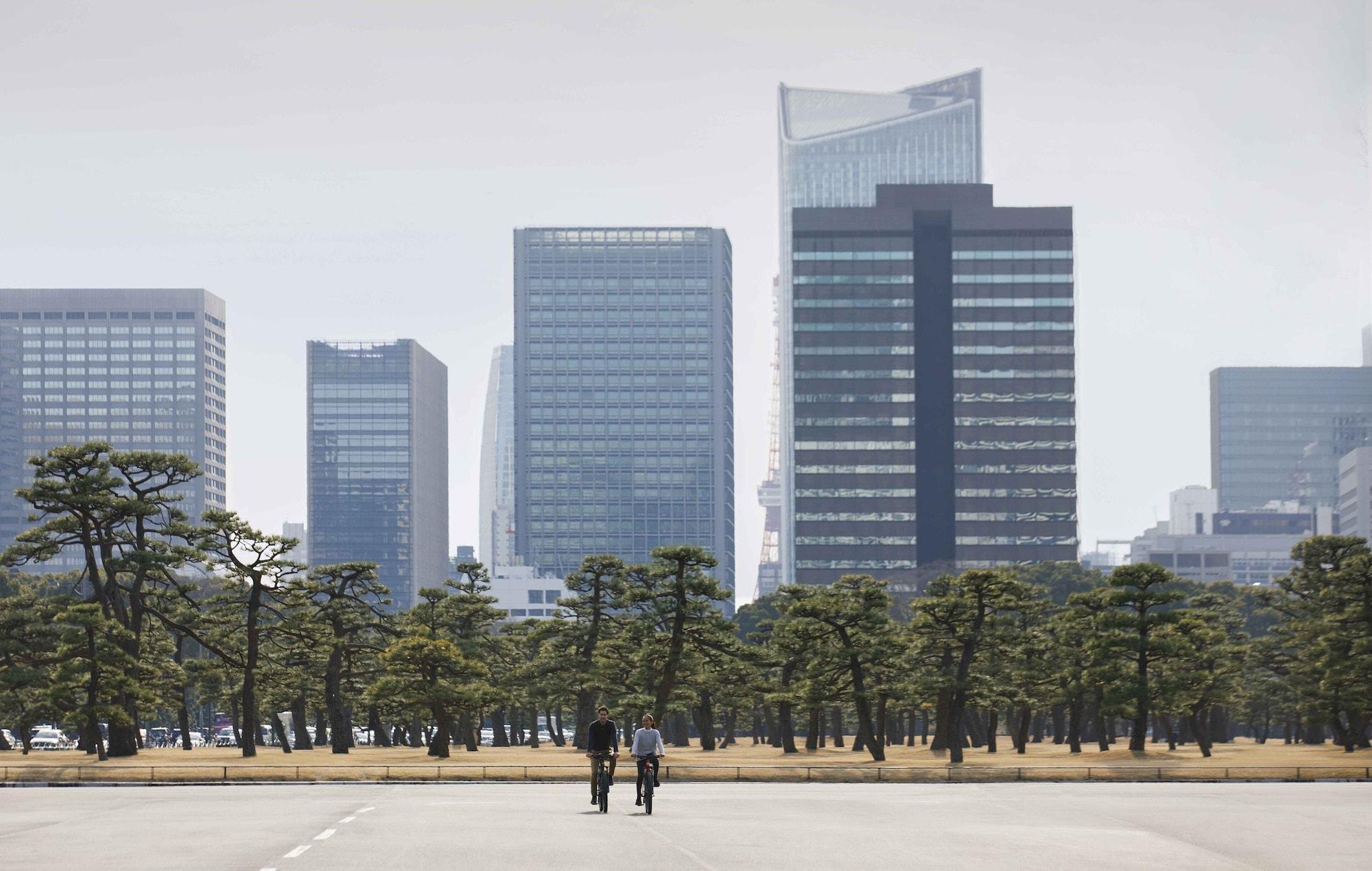 Hotel Oakwood Premier Tokio Exterior foto The skyline of the Gyeonggi-do government complex